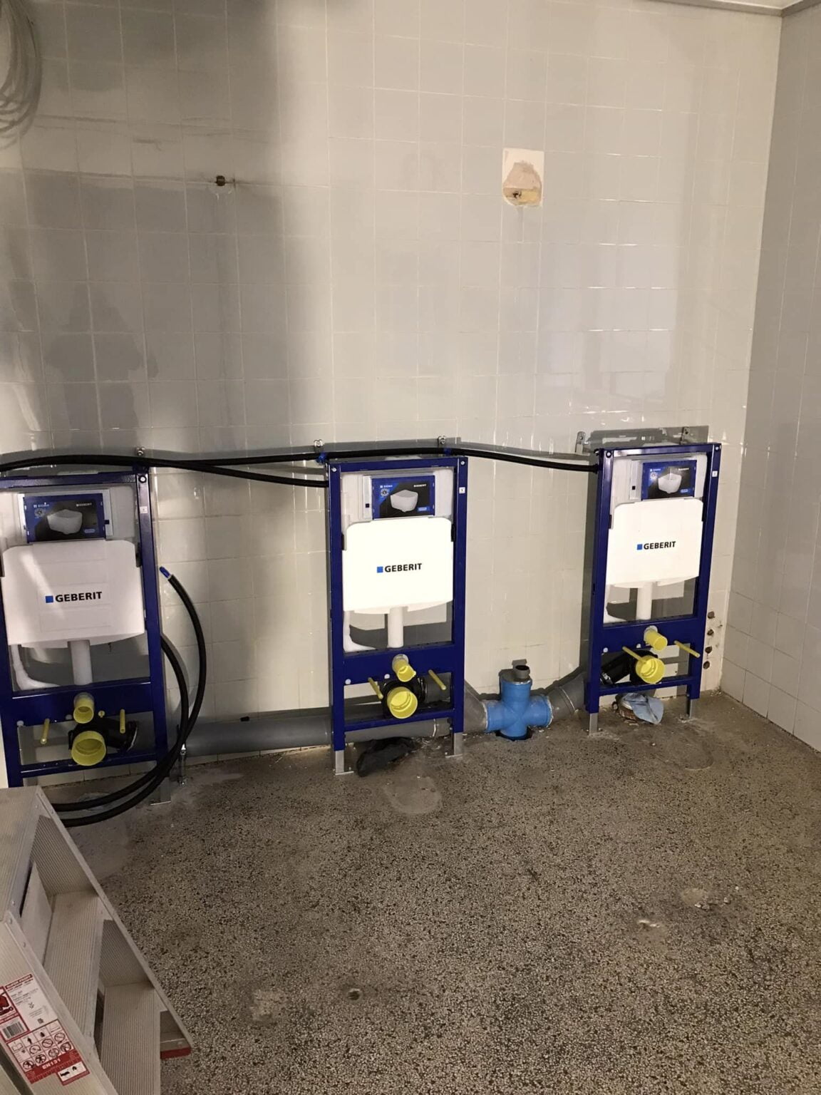 Installerede toiletmoduler i badeværelsesrenovering